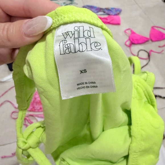 Multiple bikinis - Picture 2 of 3